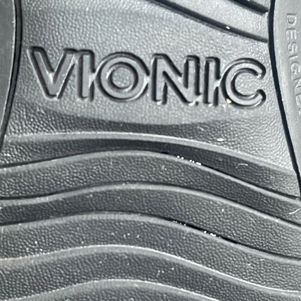 Vionic Tropez Women's Patent Leather Thong black sandals‎ size 8